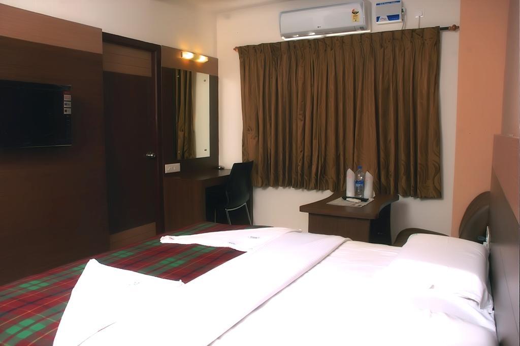 Hotel Vijai Paradise Коямпутур Номер фото