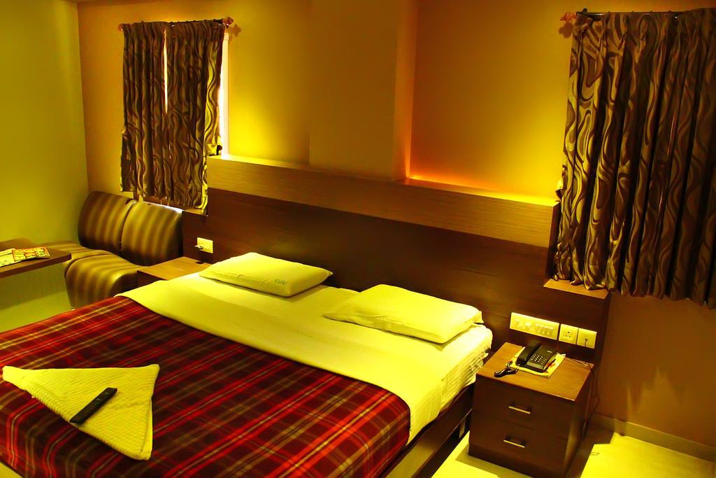 Hotel Vijai Paradise Коямпутур Номер фото